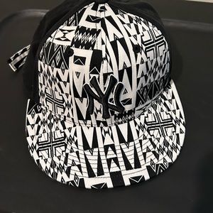 Limited / Unique - New York Yankees hat ballcap *SAMPLE* Black White Graphic